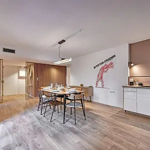 https://nouveau-aux-marches-du-palais-spacieux-loggia.aixenprovencehotels.org